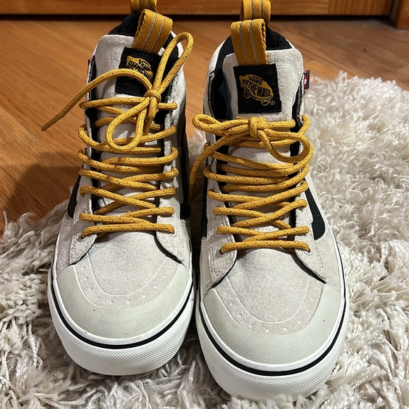 Vans - Picture 2 of 6